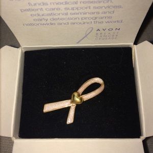 NEW IN BOX Avon breast cancer Crusade pin